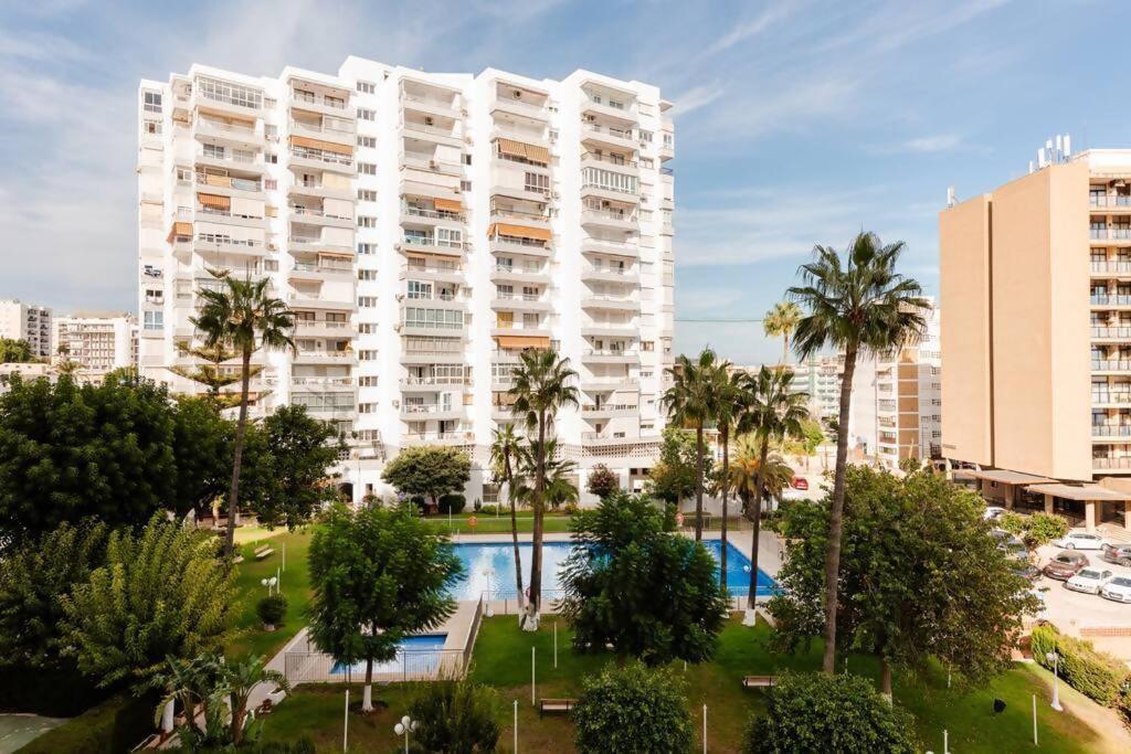 Amplio Con Vistas Al Mar Y Piscina En Benalmadena Apartment Ngoại thất bức ảnh