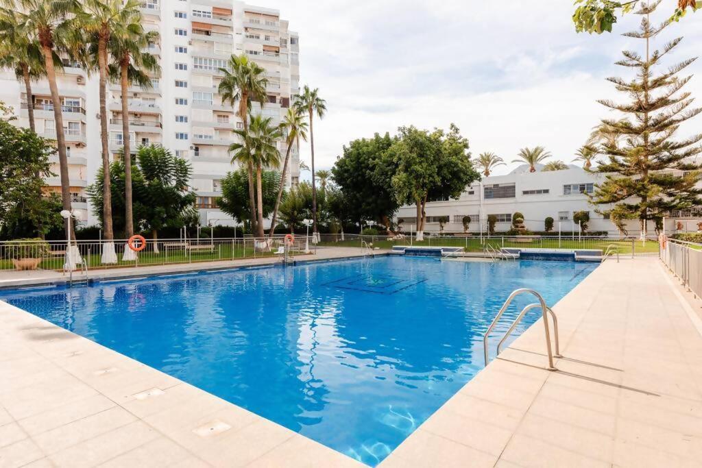 Amplio Con Vistas Al Mar Y Piscina En Benalmadena Apartment Ngoại thất bức ảnh